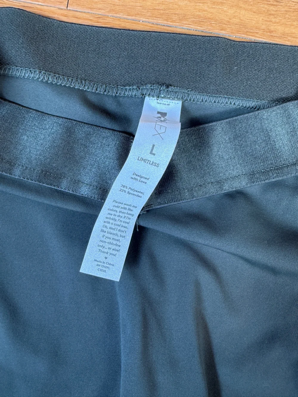 POPFLEX GREEN Bike Shorts with Subtle Logo - Picture 2 of 4